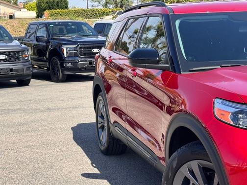 Rapid Red Metallic Tinted Clearcoat 2023 Ford Explorer XLT