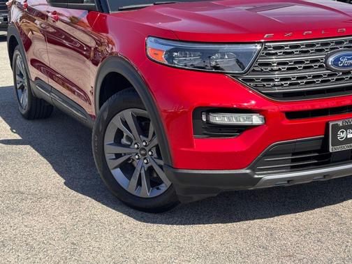Rapid Red Metallic Tinted Clearcoat 2023 Ford Explorer XLT