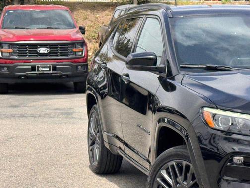 Diamond Black Crystal Pearlcoat 2024 Jeep Compass Limited