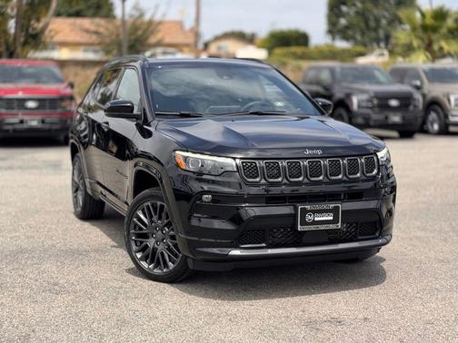 Diamond Black Crystal Pearlcoat 2024 Jeep Compass Limited