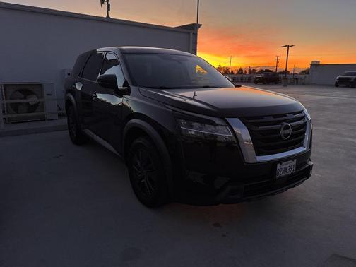 2022 Nissan Pathfinder S 2WD
