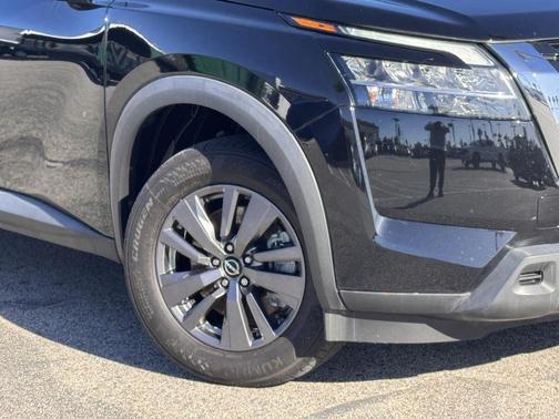 2022 Nissan Pathfinder S 2WD