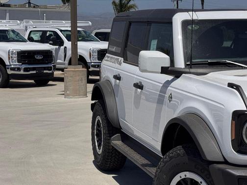 Oxford White 2026 Ford Bronco Outer Banks