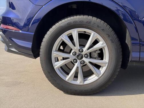 2022 Audi Q3 45 S line Premium