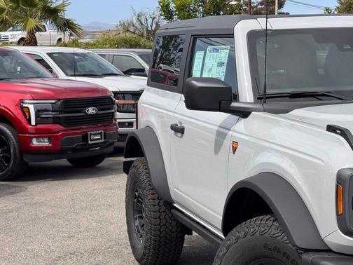 Avalanche Gray 2026 Ford Bronco Badlands
