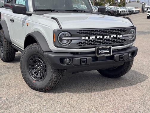 Avalanche Gray 2026 Ford Bronco Badlands