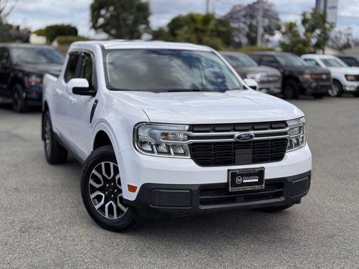 Oxford White 2023 Ford Maverick Lariat