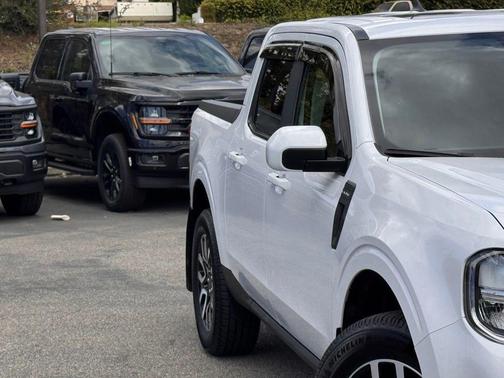 Oxford White 2023 Ford Maverick Lariat