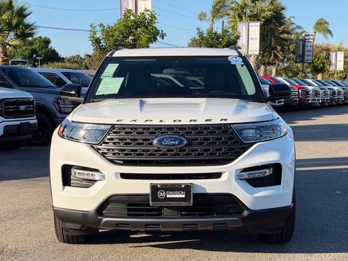 Star White Metallic Tri-Coat 2023 Ford Explorer XLT