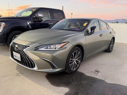 2024 Lexus ES 300h Base
