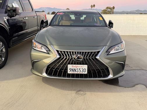 2024 Lexus ES 300h Base