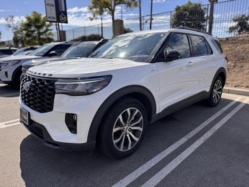 2025 Ford Explorer ST-Line