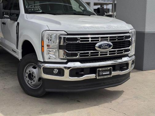 Oxford White 2026 Ford F-350 XL