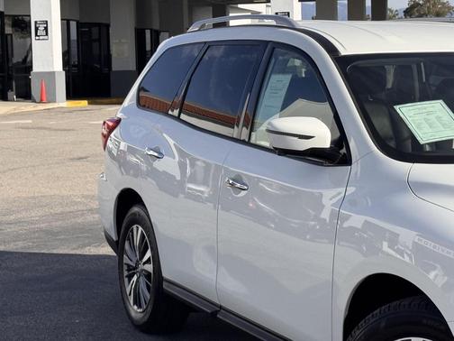 2020 Nissan Pathfinder SL 4WD