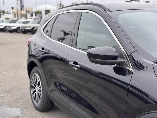 2025 Ford Escape PHEV SE