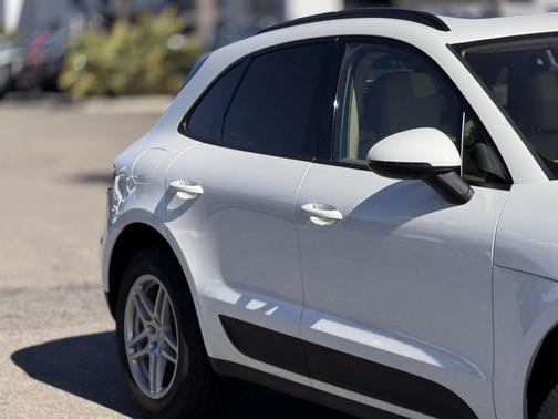 2017 Porsche Macan Base