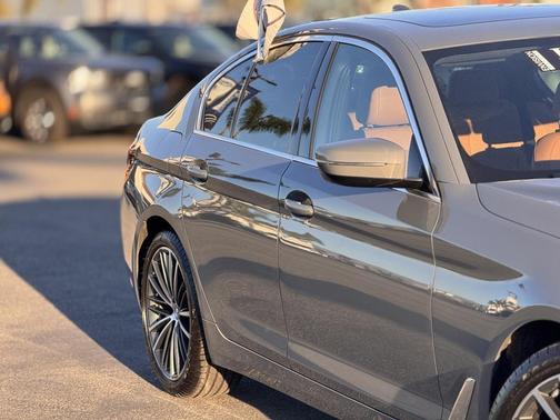 2022 BMW 530 i