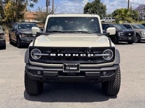 Desert Sand 2026 Ford Bronco Outer Banks