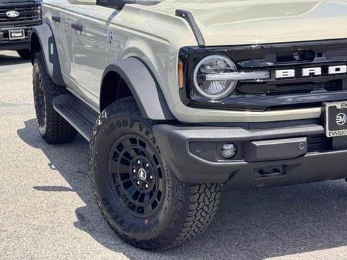 Desert Sand 2026 Ford Bronco Outer Banks