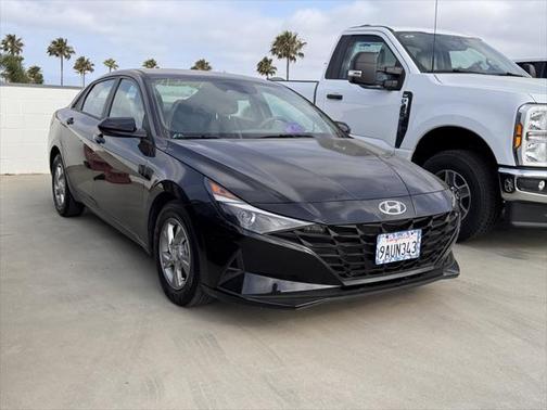 2022 Hyundai ELANTRA SE