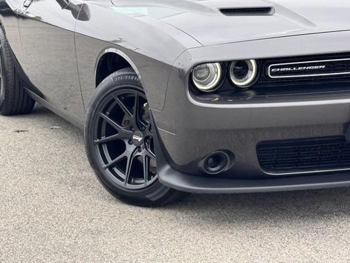 Granite Pearlcoat 2017 Dodge Challenger SXT