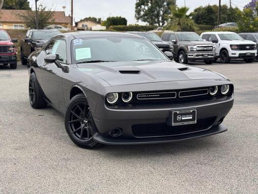 Granite Pearlcoat 2017 Dodge Challenger SXT