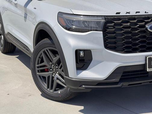Space White Metallic 2026 Ford Explorer ST-Line
