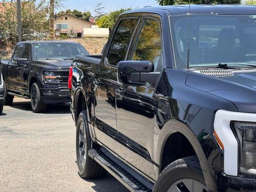 Agate Black Metallic 2022 Ford F-150 Lightning LARIAT