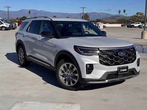 Space White Metallic 2026 Ford Explorer Platinum