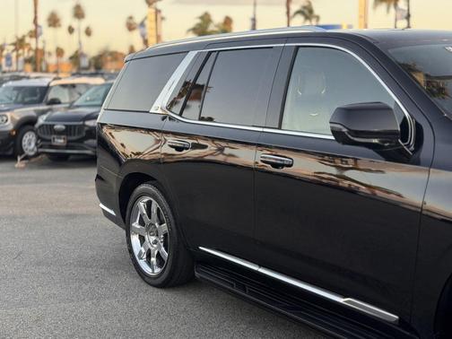 2024 Cadillac Escalade Luxury