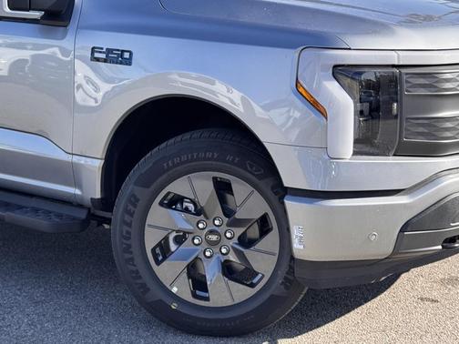 2025 Ford F-150 Lightning LARIAT