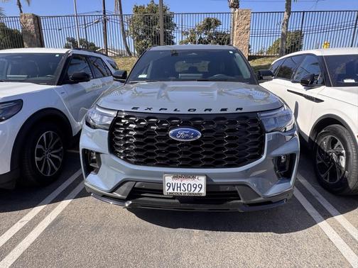 2025 Ford Explorer ST-Line