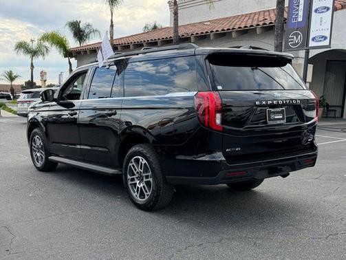 Agate Black Metallic 2026 Ford Expedition Max Active 4x2