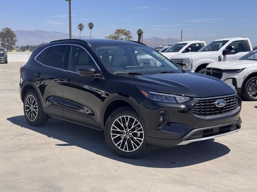 2025 Ford Escape PHEV SE