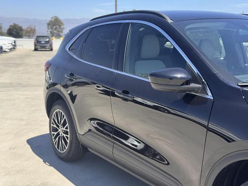 2025 Ford Escape PHEV SE