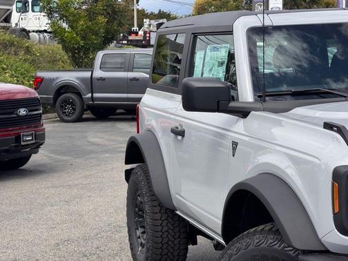 Avalanche Gray 2026 Ford Bronco Base