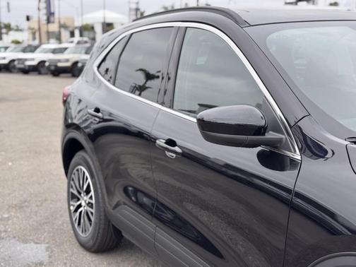 2025 Ford Escape PHEV SE
