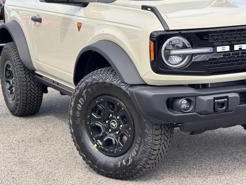 Desert Sand 2026 Ford Bronco Badlands