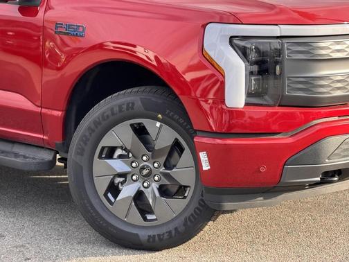 2025 Ford F-150 Lightning LARIAT