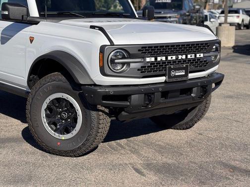 Oxford White 2025 Ford Bronco Badlands