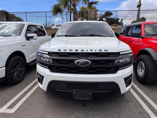 Star White Metallic Tri-Coat 2024 Ford Expedition Max Limited