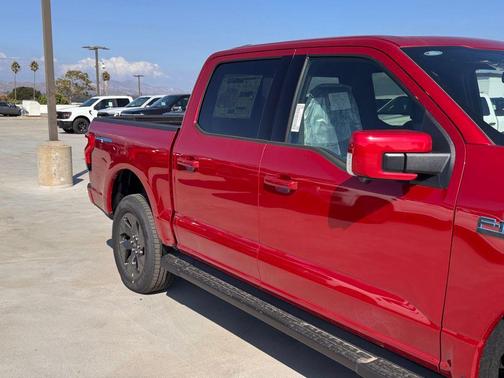 2025 Ford F-150 Lightning LARIAT
