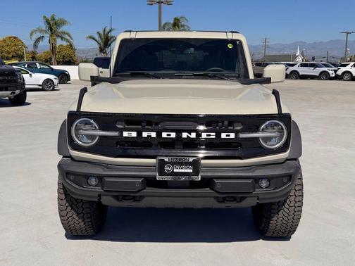 Desert Sand 2026 Ford Bronco Outer Banks