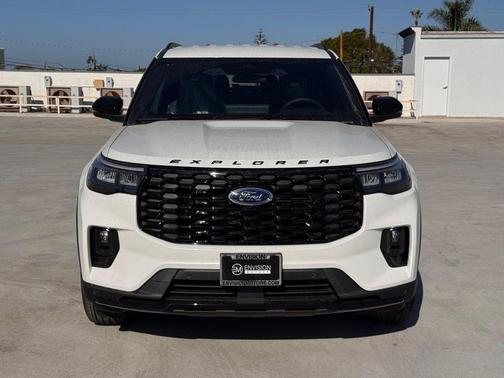 Star White Metallic Tri-Coat 2026 Ford Explorer ST-Line