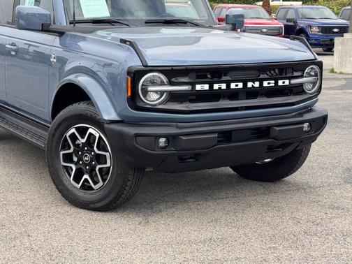 Azure Gray Metallic Tri-Coat 2025 Ford Bronco Outer Banks
