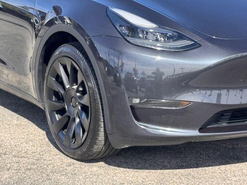 2024 Tesla Model Y Long Range Dual Motor All-Wheel Drive