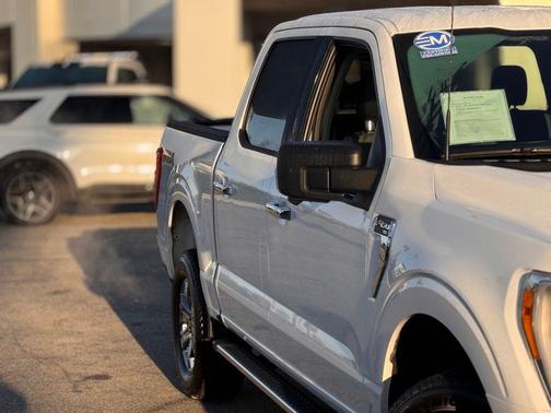 Oxford White 2022 Ford F-150 XLT