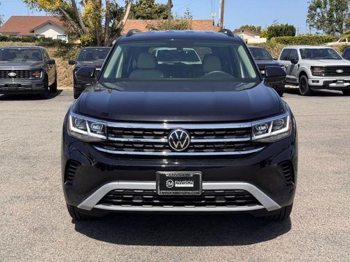 Deep Black 2022 Volkswagen Atlas 2.0T SE w/Technology