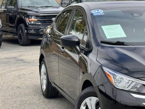 Super Black 2024 Nissan Versa 1.6 S