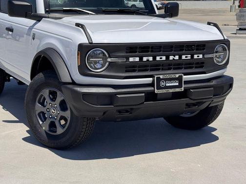 Oxford White 2026 Ford Bronco Big Bend